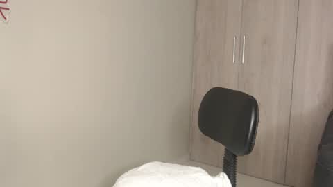 Snapshot of emile_239 chatting on 10-02-25, 02:18 emile_239 online show from 10-02-25, 02:18