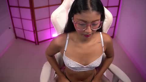 Snapshot of emili_2 chatting on 11-06-25, 03:13 Emili online show from 11-06-25, 03:13