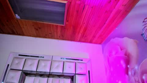 Emili clark  online show from 11-27-25, 05:09