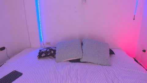 emili_williams10 online show from 04-14-26, 03:56