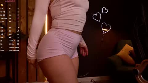 Snapshot of emilia_dream chatting on 12-15-25, 04:44 emilia_dream online show from 12-15-25, 04:44