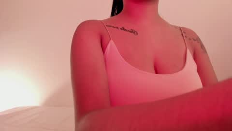 Snapshot of emilia_ghendle chatting on 12-15-24, 07:10 Emilia Big Boobs online show from 12-15-24, 07:10