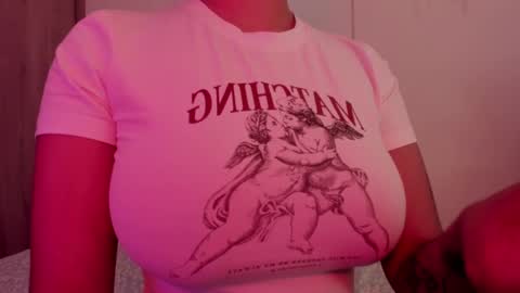 Snapshot of emilia_ghendle chatting on 01-11-25, 09:04 Emilia Big Boobs online show from 01-11-25, 09:04