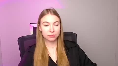 Emilia online show from 02-05-25, 06:13