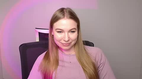 Emilia online show from 02-08-25, 09:24