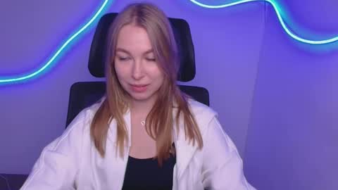 Emilia online show from 09-22-25, 05:31