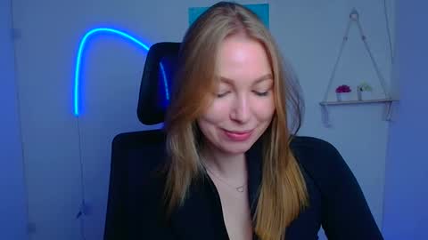 Emilia online show from 04-17-26, 05:43