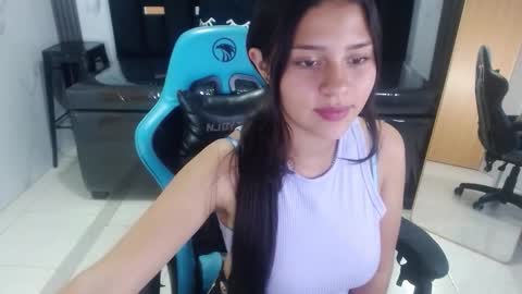 Emilia  online show from 10-15-25, 03:39