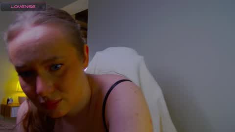 Snapshot of emilia_noah chatting on 10-06-25, 03:48 emilia noah online show from 10-06-25, 03:48