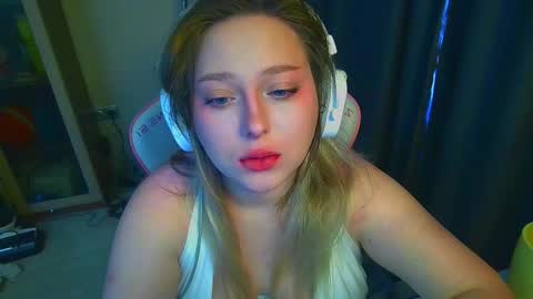 Snapshot of emiliaaah chatting on 02-26-26, 09:19 emiliaaah online show from 02-26-26, 09:19