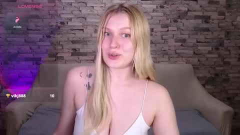 Snapshot of emiliaduchess chatting on 04-29-26, 06:03 Amili online show from 04-29-26, 06:03