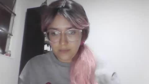 Snapshot of emiliahoney chatting on 01-12-26, 11:21 emiliahoney online show from 01-12-26, 11:21