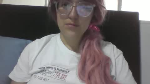 Snapshot of emiliahoney chatting on 01-18-26, 02:21 emiliahoney online show from 01-18-26, 02:21