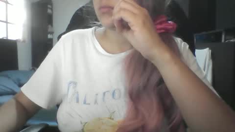 Snapshot of emiliahoney chatting on 02-01-26, 02:59 emiliahoney online show from 02-01-26, 02:59