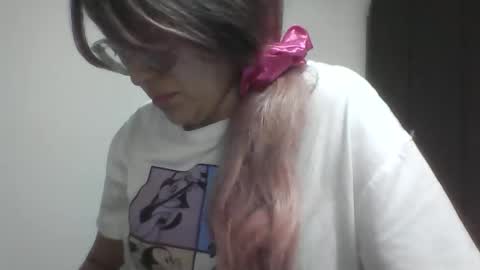 Snapshot of emiliahoney chatting on 02-05-26, 04:33 emiliahoney online show from 02-05-26, 04:33