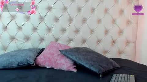 Snapshot of emilieandblake chatting on 05-30-26, 09:50 emilieandblake online show from 05-30-26, 09:50