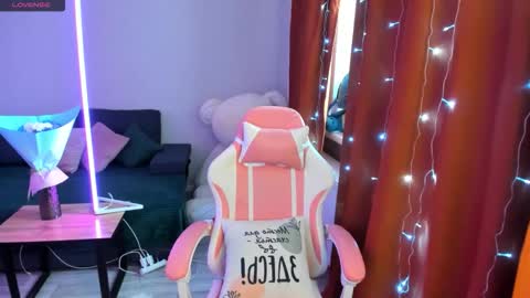 Snapshot of emiliyaqueen chatting on 01-10-26, 04:47 Emiliya online show from 01-10-26, 04:47