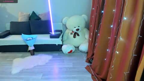 Snapshot of emiliyaqueen chatting on 01-13-26, 01:44 Emiliya online show from 01-13-26, 01:44