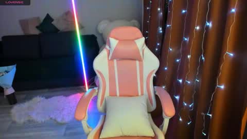 Snapshot of emiliyaqueen chatting on 01-16-26, 02:04 Emiliya online show from 01-16-26, 02:04