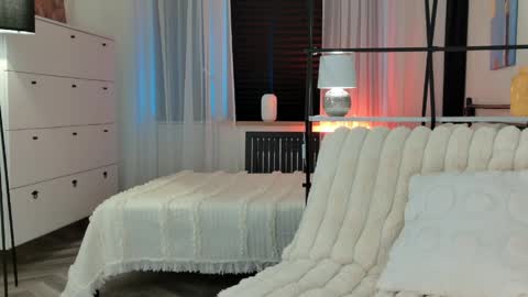 Snapshot of emiljanna chatting on 05-19-26, 04:02 Emiljanna online show from 05-19-26, 04:02