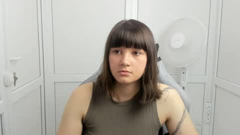 Snapshot of emilli_moon chatting on 06-05-26, 01:06 Emmi online show from 06-05-26, 01:06