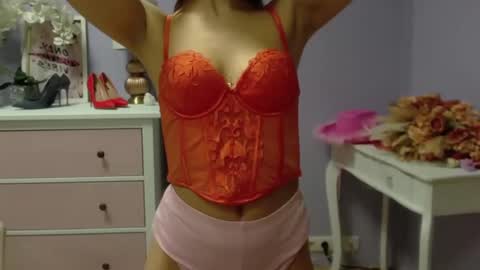 Snapshot of emilly_lust99 chatting on 01-14-25, 10:48 Emilly online show from 01-14-25, 10:48