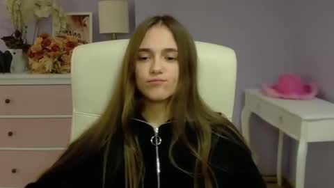 Snapshot of emilly_lust99 chatting on 01-31-25, 10:42 Emilly online show from 01-31-25, 10:42