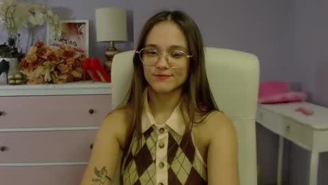 Snapshot of emilly_lust99 chatting on 02-08-25, 11:33 Emilly online show from 02-08-25, 11:33