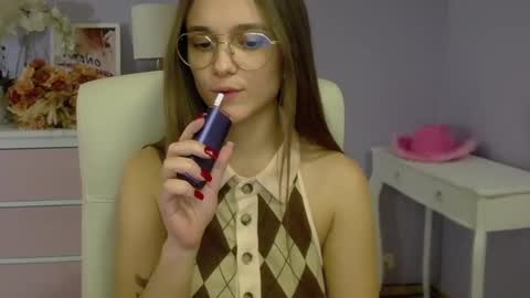 Snapshot of emilly_lust99 chatting on 02-11-25, 11:32 Emilly online show from 02-11-25, 11:32