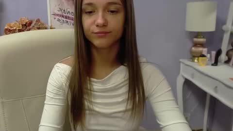 Emilly online show from 11-07-25, 07:52