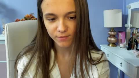 Snapshot of emilly_lust99 chatting on 05-06-26, 06:30 Emilly online show from 05-06-26, 06:30