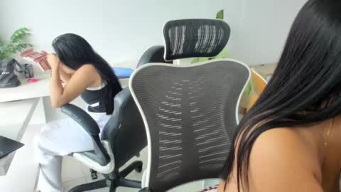 Snapshot of emillybrowm chatting on 04-28-26, 03:06 Emilly online show from 04-28-26, 03:06