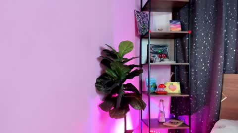 Snapshot of emillygonzalez chatting on 12-13-24, 09:09 .  . online show from 12-13-24, 09:09