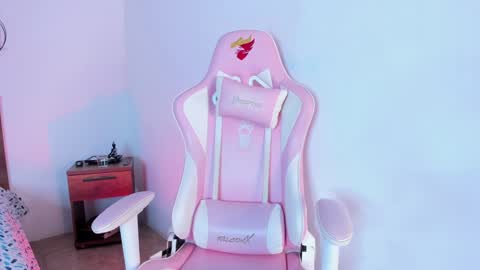Snapshot of emillygonzalez chatting on 12-21-24, 12:31 .  . online show from 12-21-24, 12:31