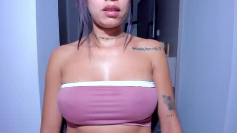Snapshot of emillyhils1 chatting on 06-26-26, 08:30 emilly online show from 06-26-26, 08:30