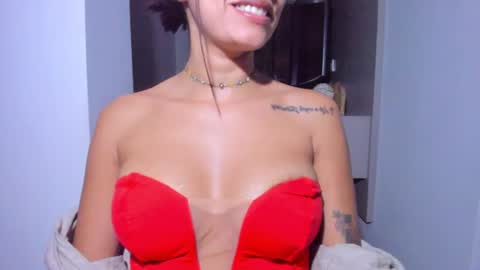 Snapshot of emillyhils1 chatting on 07-05-26, 07:04 emilly online show from 07-05-26, 07:04