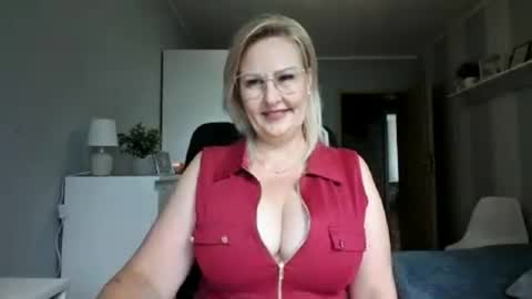 Snapshot of emillykiss chatting on 07-04-26, 08:53 EmillyLove online show from 07-04-26, 08:53