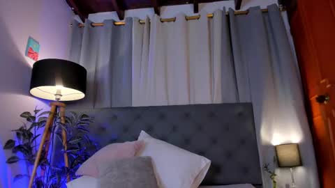 Snapshot of emillykiss1 chatting on 10-06-25, 01:08 Emilly Kiss online show from 10-06-25, 01:08