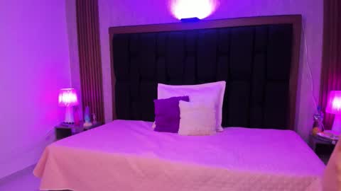 Emily online show from 09-18-25, 04:14