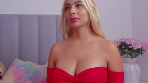Snapshot of emily_briston chatting on 05-19-26, 12:33 Emily online show from 05-19-26, 12:33