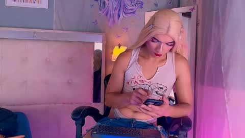 emily_castillo1_ online show from 05-14-26, 06:20