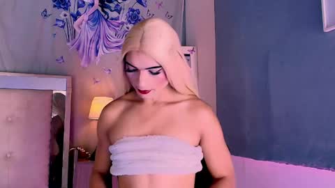 Snapshot of emily_castillo1_ chatting on 06-07-26, 05:22 emily_castillo1_ online show from 06-07-26, 05:22