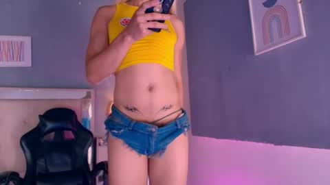 Snapshot of emily_castillo1_ chatting on 06-18-26, 09:14 emily_castillo1_ online show from 06-18-26, 09:14