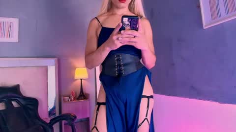 Snapshot of emily_castillo1_ chatting on 07-10-26, 07:01 emily_castillo1_ online show from 07-10-26, 07:01