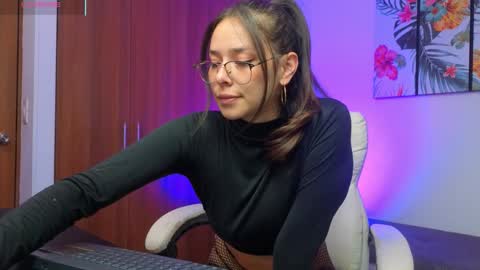 Snapshot of emily_cookk chatting on 02-18-26, 05:14 Emily online show from 02-18-26, 05:14