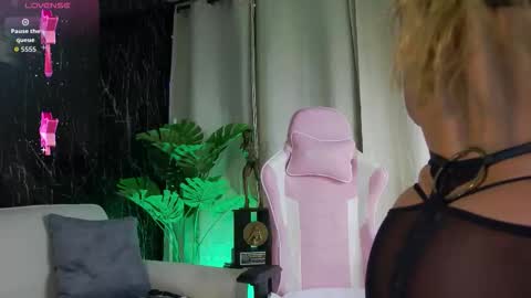 Emily foxx01 online show from 11-28-25, 10:12