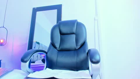 Emi  online show from 01-14-25, 12:56