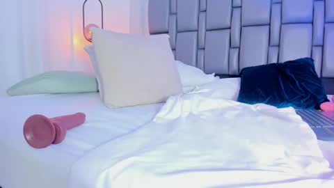 Emi  online show from 02-15-25, 05:28