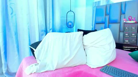 Emi  online show from 10-11-25, 05:22