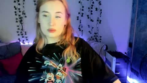 Snapshot of emily_gin chatting on 02-20-25, 05:55 EMILY online show from 02-20-25, 05:55